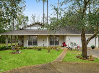 13720 Puerto Dr, Ocean Springs, MS 39564