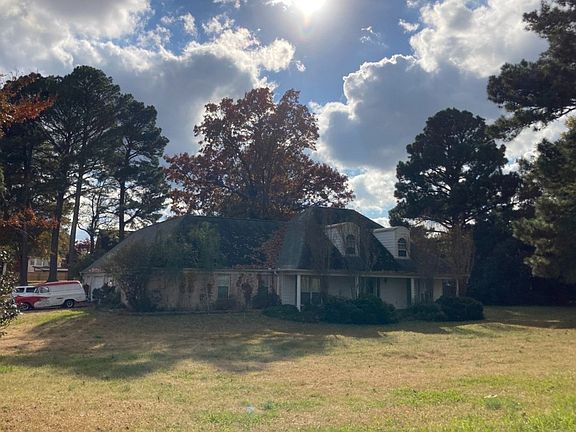 3rd image of 4385 Pinehurst Blvd