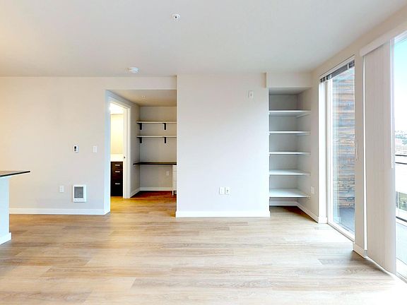 5th image of 1600 Dexter Ave N #5w30x32kp