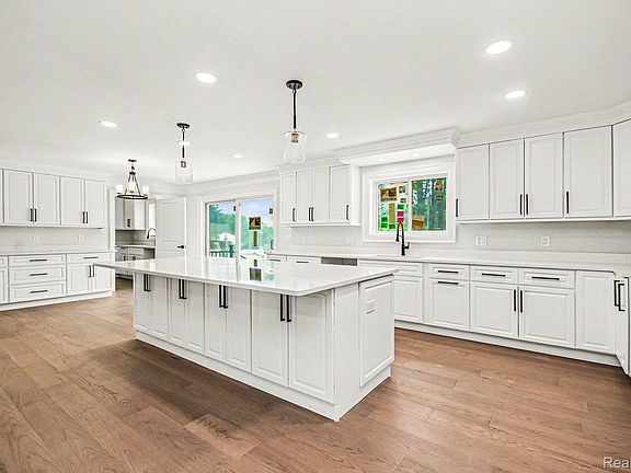5th image of 56350 Willow Creek Blvd