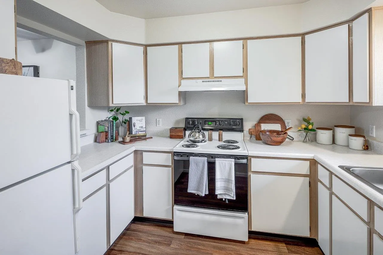 Steeplechase Apartments and Townhomes — Photo 2