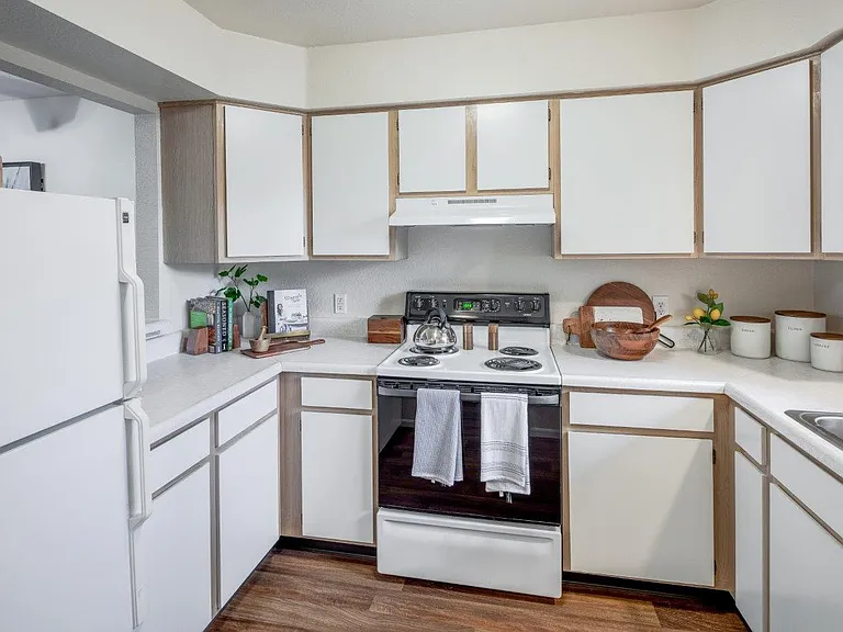 Steeplechase Apartments and Townhomes — Photo 2