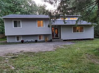 523 Creek Rd, Poughkeepsie, NY 12601