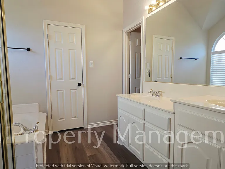 3305 Woodbluff Ln — Photo 17