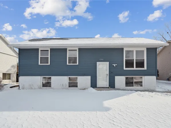 6706 Arbor Ln NE, Cedar Rapids, IA 52402