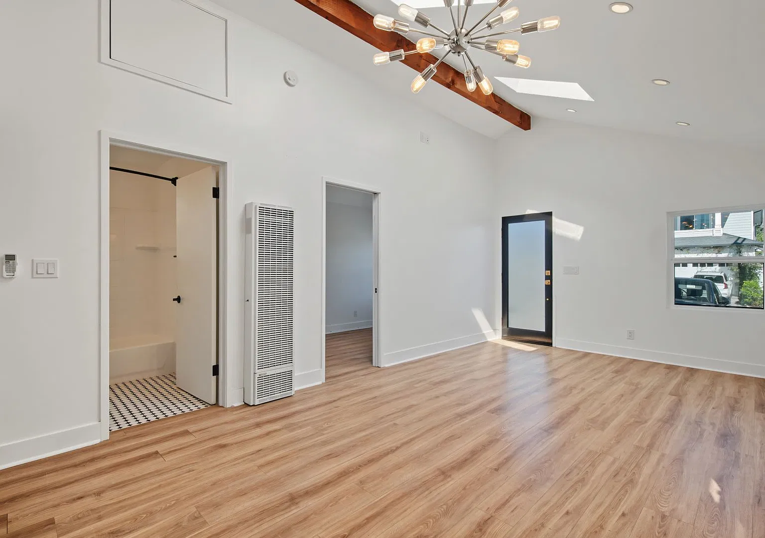 Coastal Living! Remodeled 2BR Redondo Beach Home Near Hermos — Photo 4