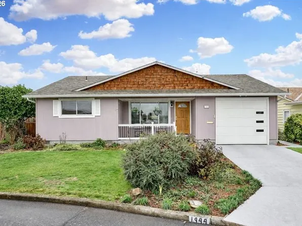 1944 Santiam Dr, Woodburn, OR 97071