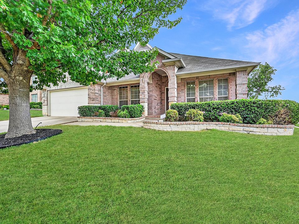 1st image of 14 Lucas Ln