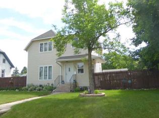 1521 3rd Ave, Windom, MN 56101