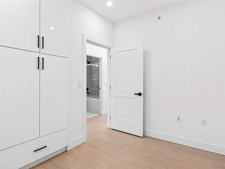 333 E 64th Ave #1 — Photo 6