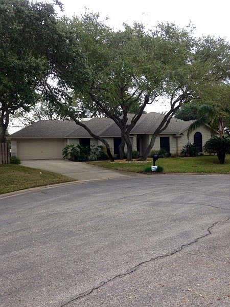 1st image of 420 Fairway Oaks St