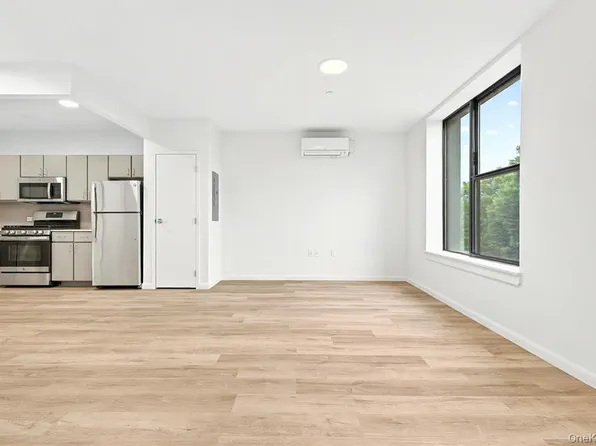 1715a Lacombe Avenue image 7 of 29