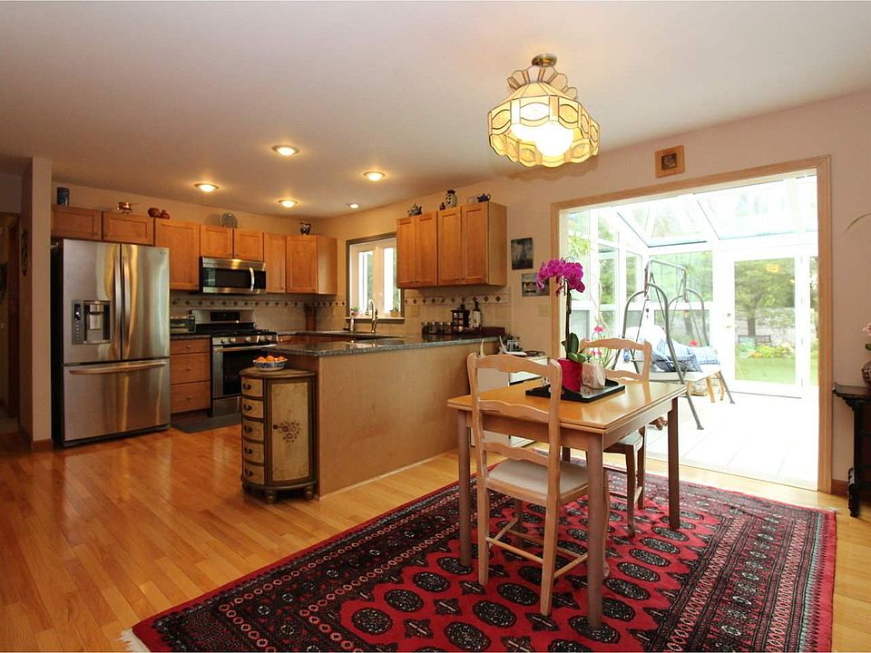 2nd image of 12 Moss Glen Ln