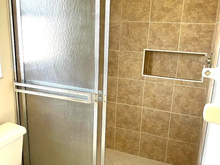 1421 SE 4th Pl — Photo 31