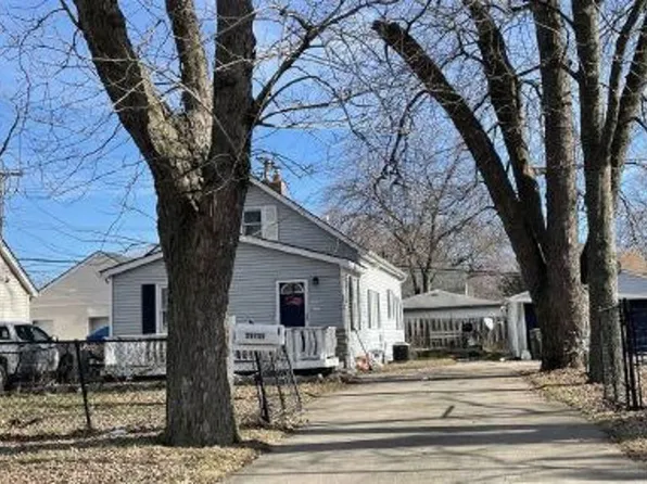 28108 Hughes St, Saint Clair Shores, MI 48081