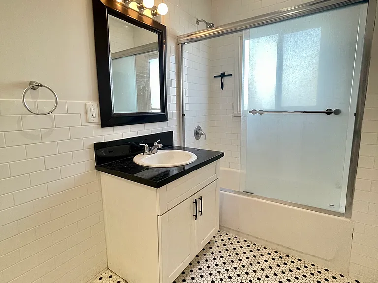 1415-1419 S Sherbourne Dr — Photo 8