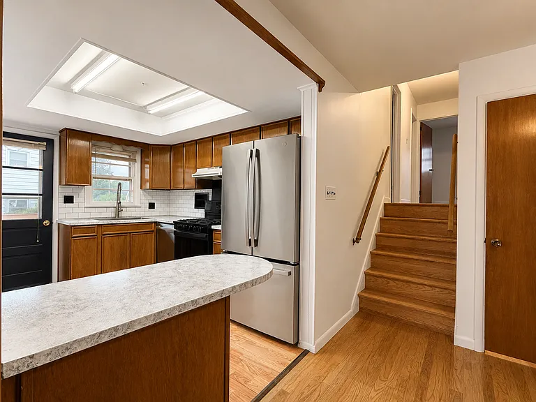 527 W Marion St — Photo 7