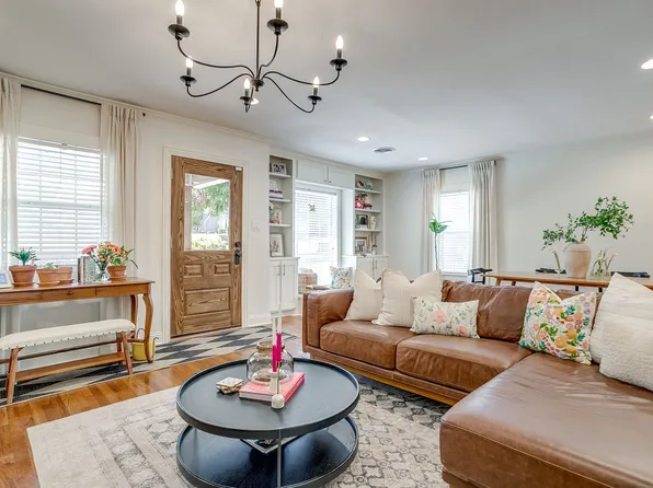 4924 Calmont Ave, Fort Worth, TX 76107