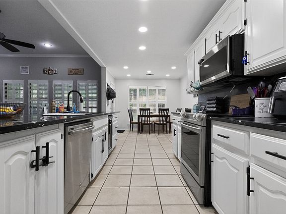 5th image of 111 Honeysuckle St