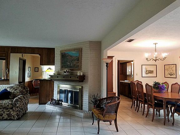 5th image of 4126 Willow Hill Dr