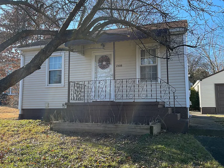 Edwin Ave — Photo 2