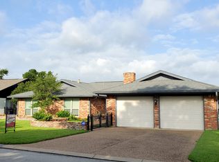 720 Putter Dr, Fort Worth, TX 76112