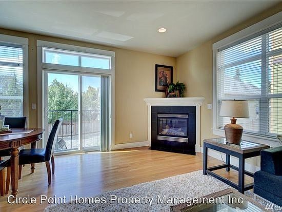 2nd image of 919 NE 70th St Unit B