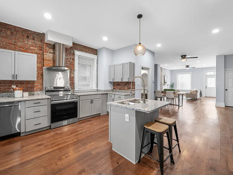 4247 Chouteau Ave — Photo 2