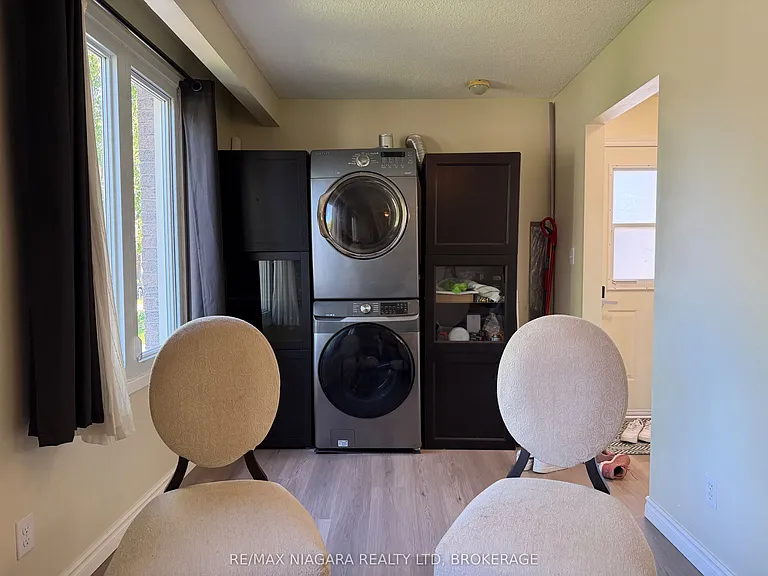 27 Nottingham Ct #UPPER — Photo 8