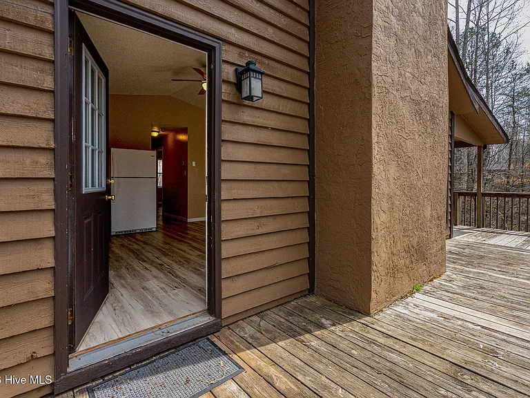 70 Beaver Ridge Trl — Photo 3