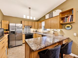 1727 Delaware Dr, Sun Prairie, WI 53590