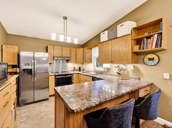 1727 Delaware Dr, Sun Prairie, WI 53590