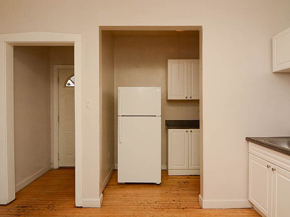 5th image of 1317.5 Oak Ave Unit 1E