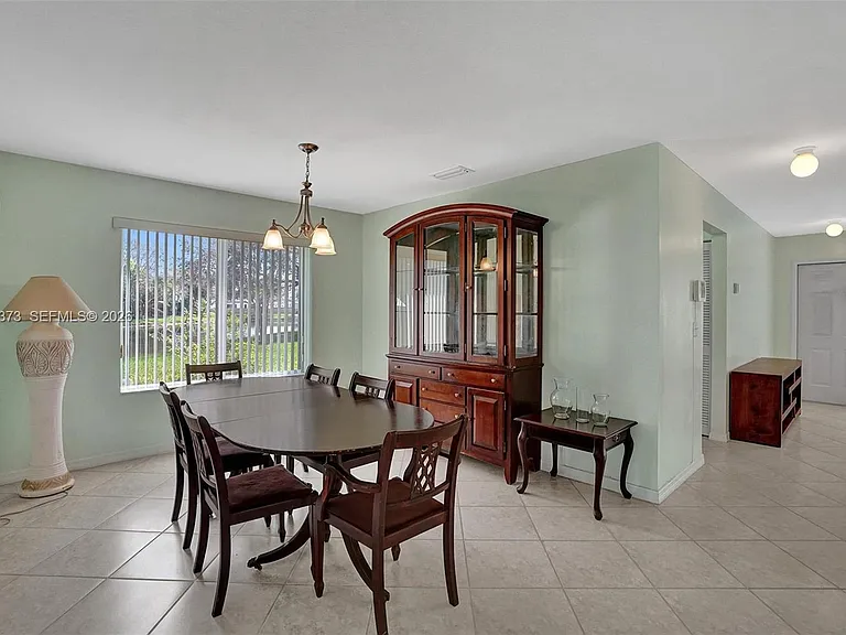 1726 SW 110th Ter — Photo 7