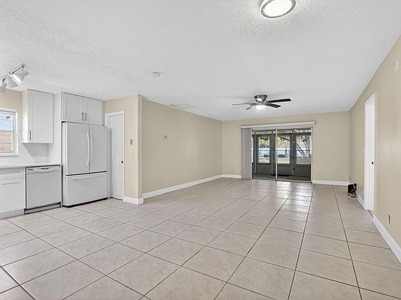 4th image of 22334 SW 57th Circle