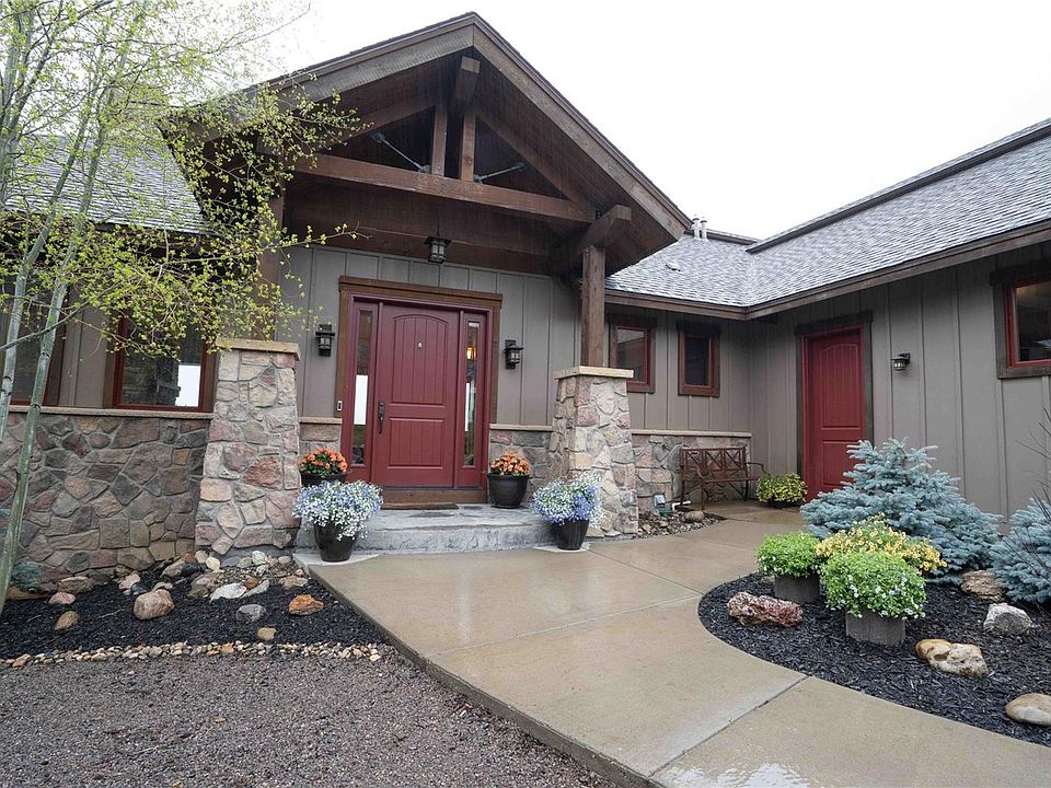 1st image of 725 Sandhill Cir