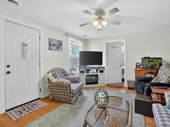 5th image of 134 Prairie St