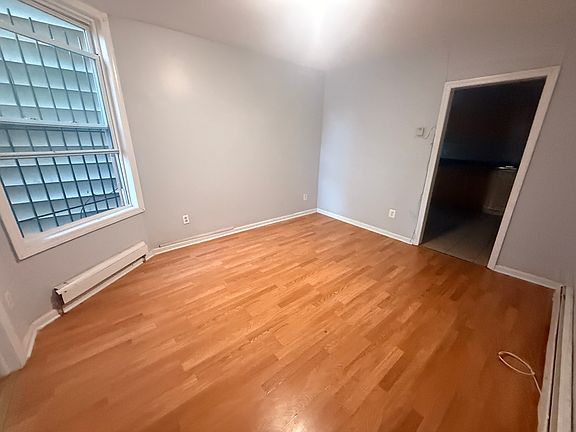 3rd image of 117 Grant Ave APT 1