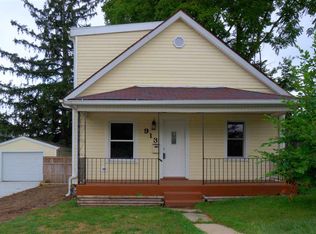 913 Chestnut St, Mishawaka, IN 46545