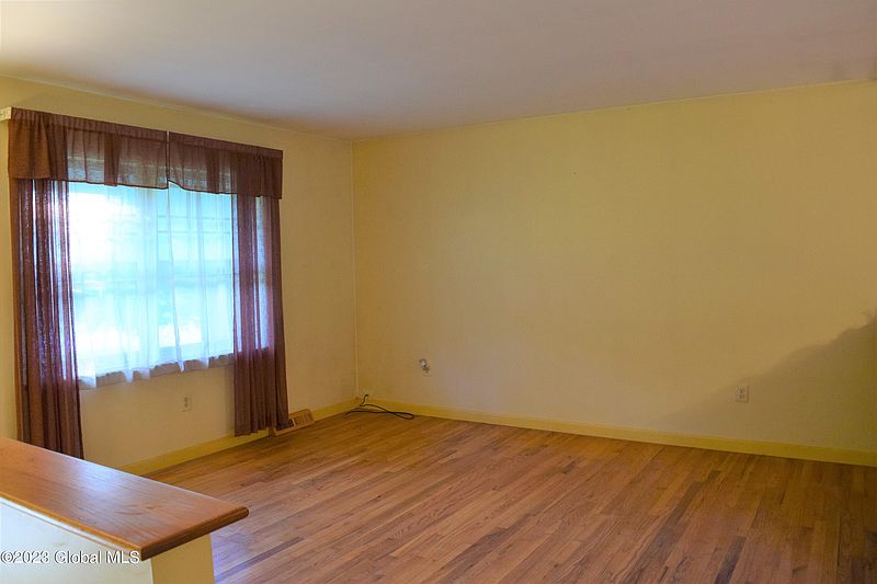 2nd image of 4 Elm Place