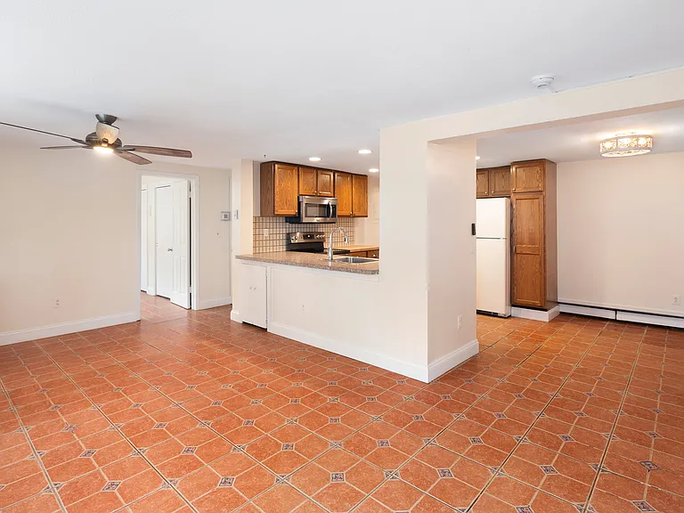 4 Yale St #1 — Photo 2