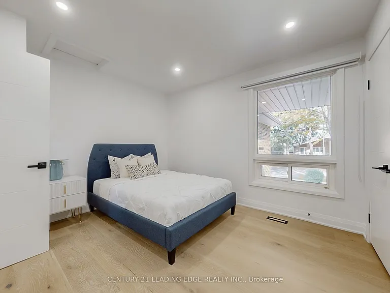 2240 Springfield Ct — Photo 18