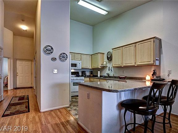5th image of 855 N Stephanie St Unit 713