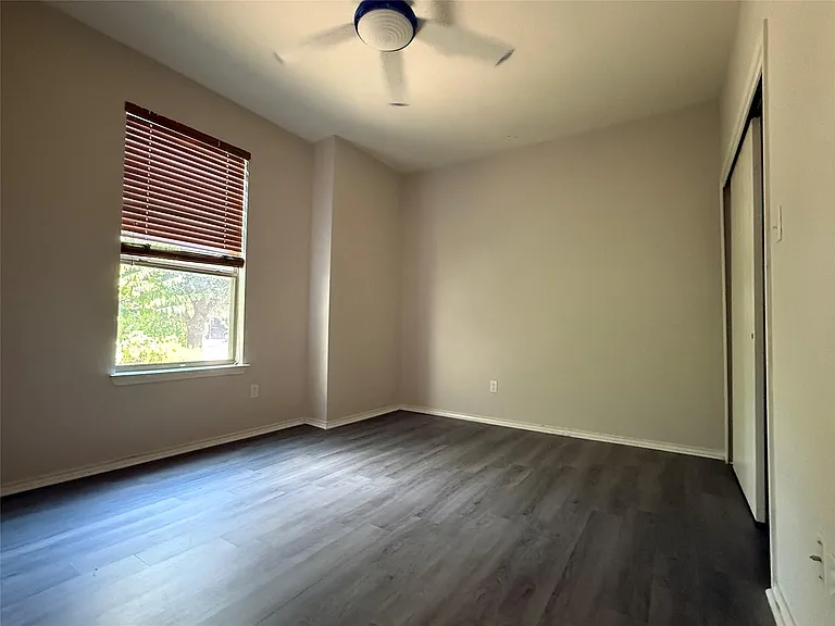 1722 E Mesa Park Cv — Photo 11
