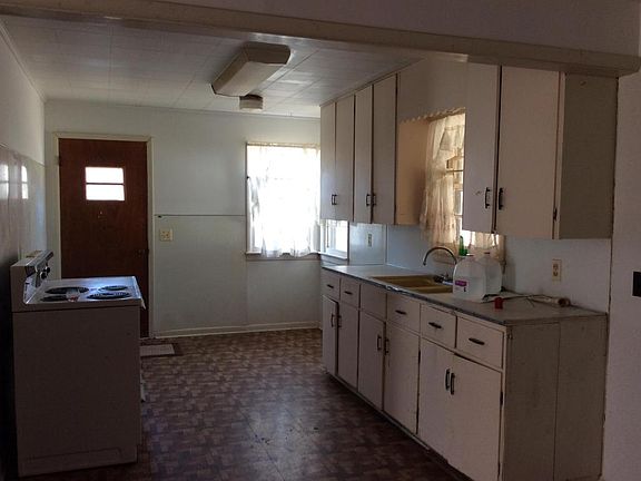 3rd image of 514 Woodland Dr