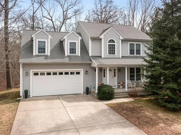 322 Washington Rd, Barrington, RI 02806