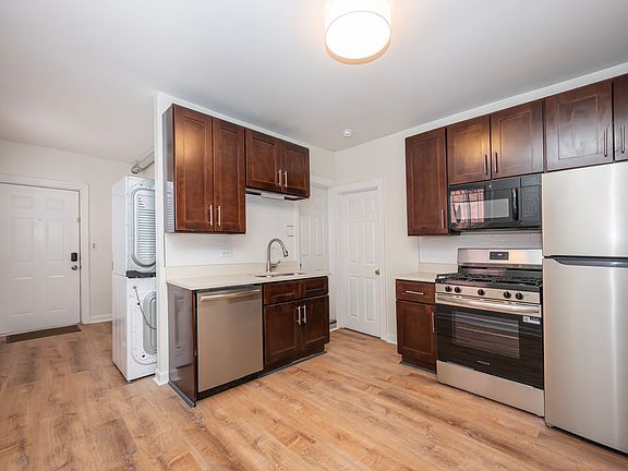 2nd image of 1437 N Wicker Park Ave APT 1