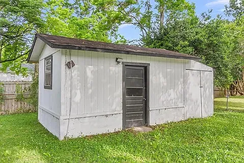 109 Camellia Rd — Photo 40