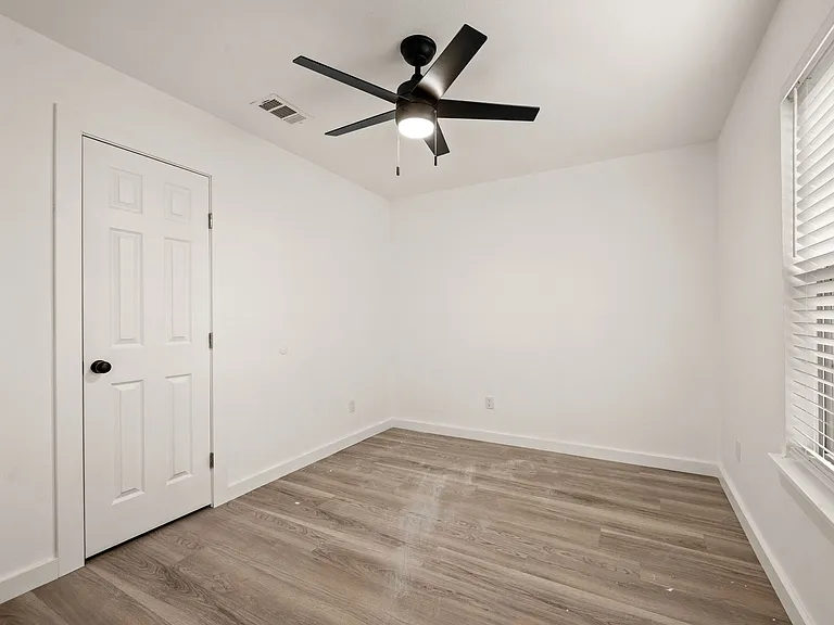 802 Rock Creek Dr — Photo 11