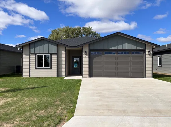 137 15th Ave, Dodge City, KS 67801